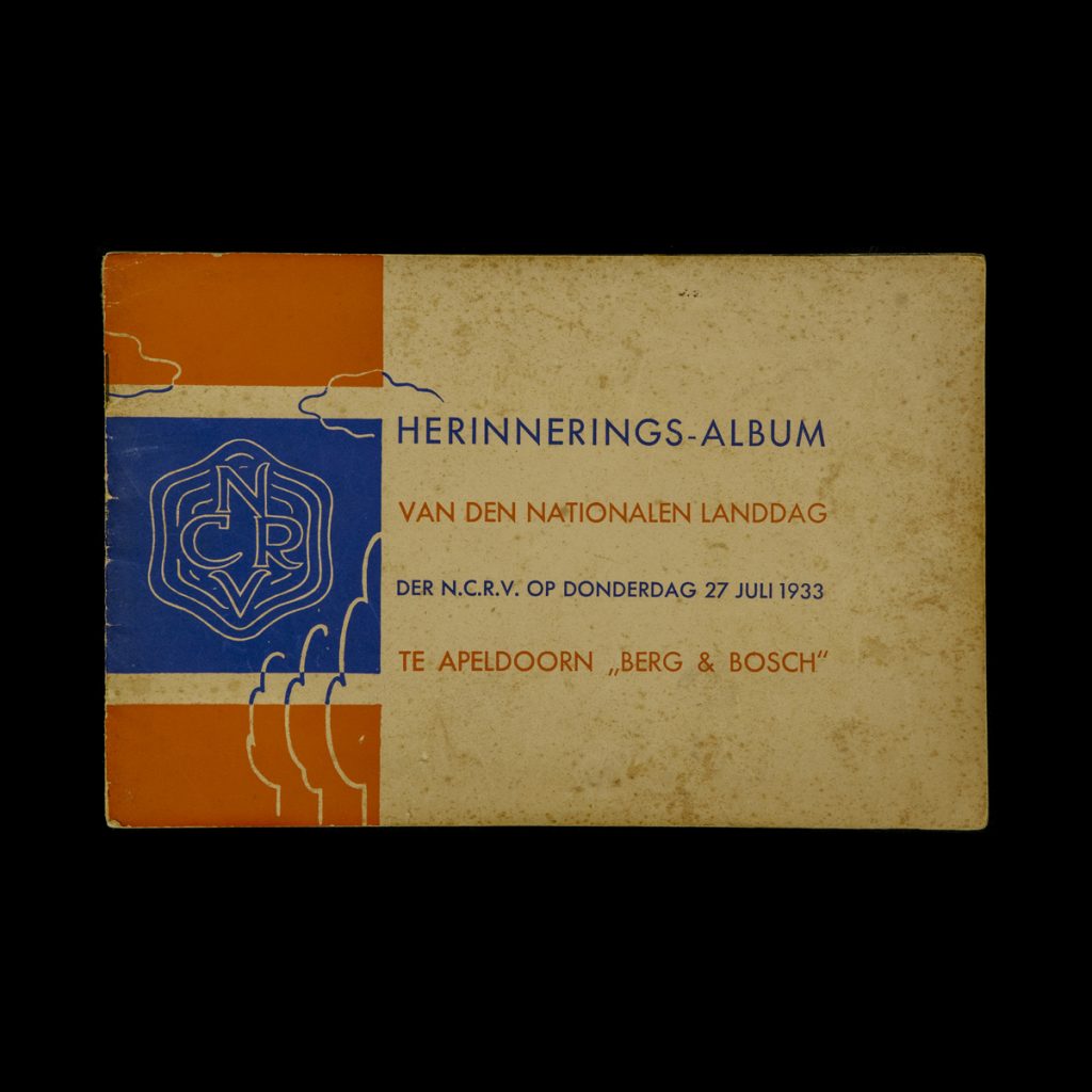 HERINNERINGS-ALBUM VAN DENNATIONALEN LANDDAG DER N.C.R.V. OP DONDERDAG 27 JULI 1933 TE APELDOORN ,,BERG & Bosch”