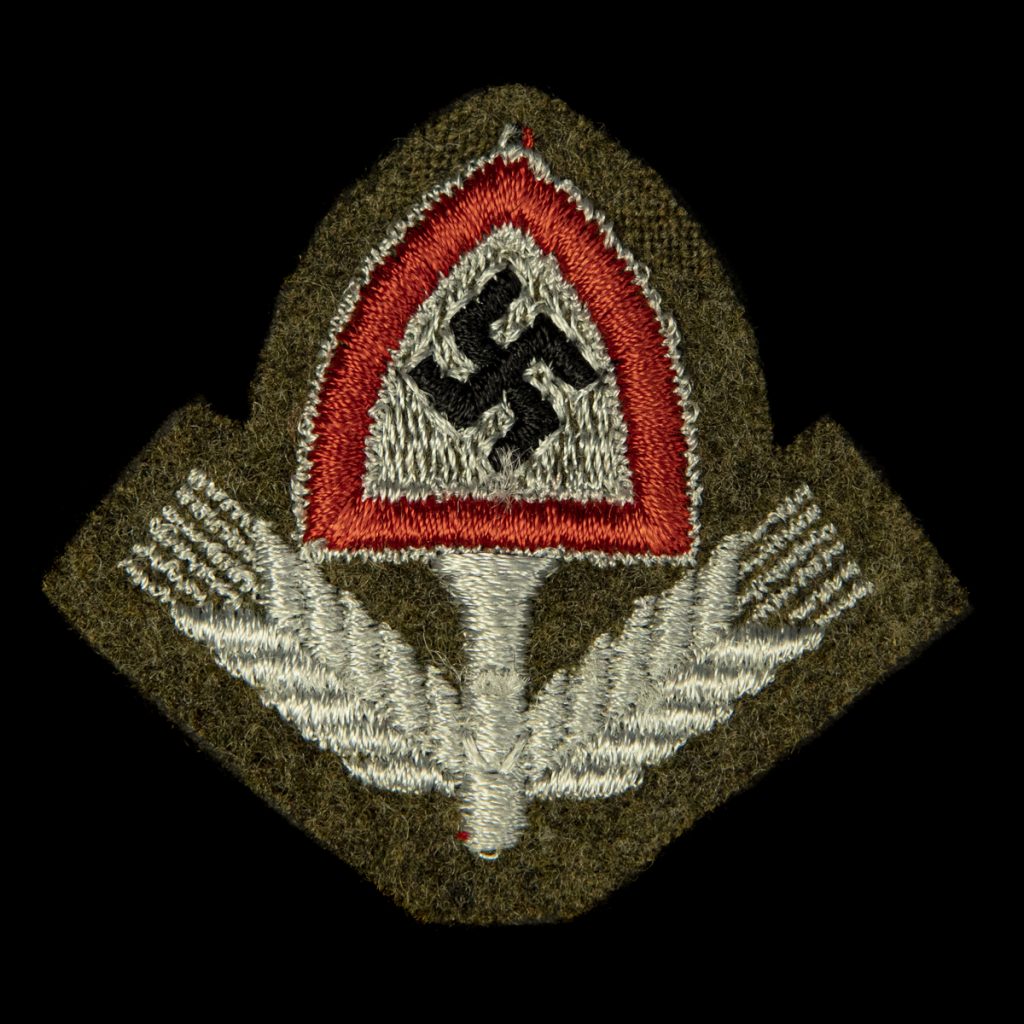 Reichsarbeitsdienst capbadge officier