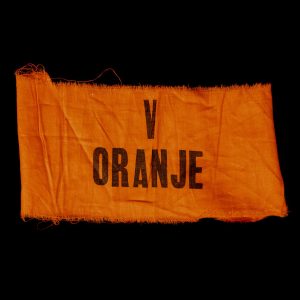 V ORANJE armband