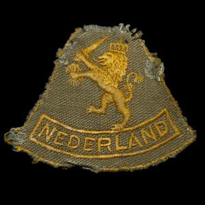 Mouwleeuw model 1940 Nederlandse aanmaak geweven op groen katoen 1946
