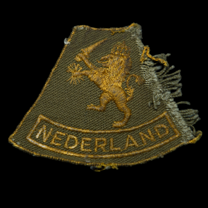 Mouwleeuw model 1940 Nederlandse aanmaak geweven op groen katoen 1946
