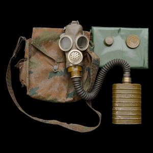 NVA Flächentarn gasmaskertas met inhoud jaren 60