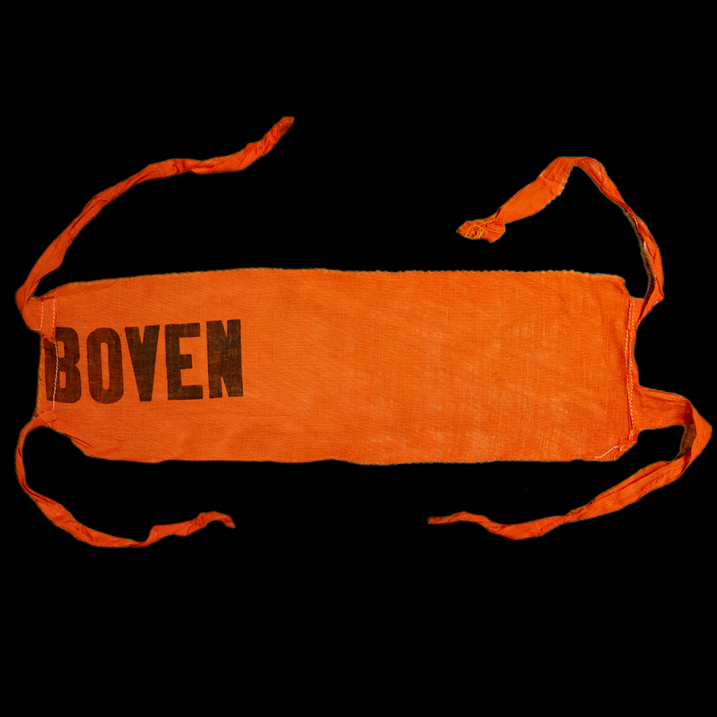 Oranje armband met ‘Boven’