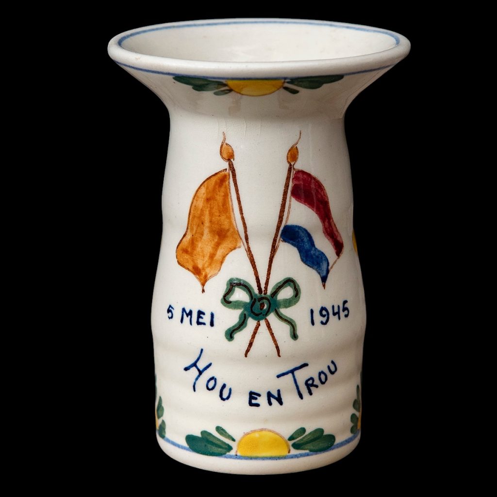 Vaasje 5 Mei 1945 Hou en Trou