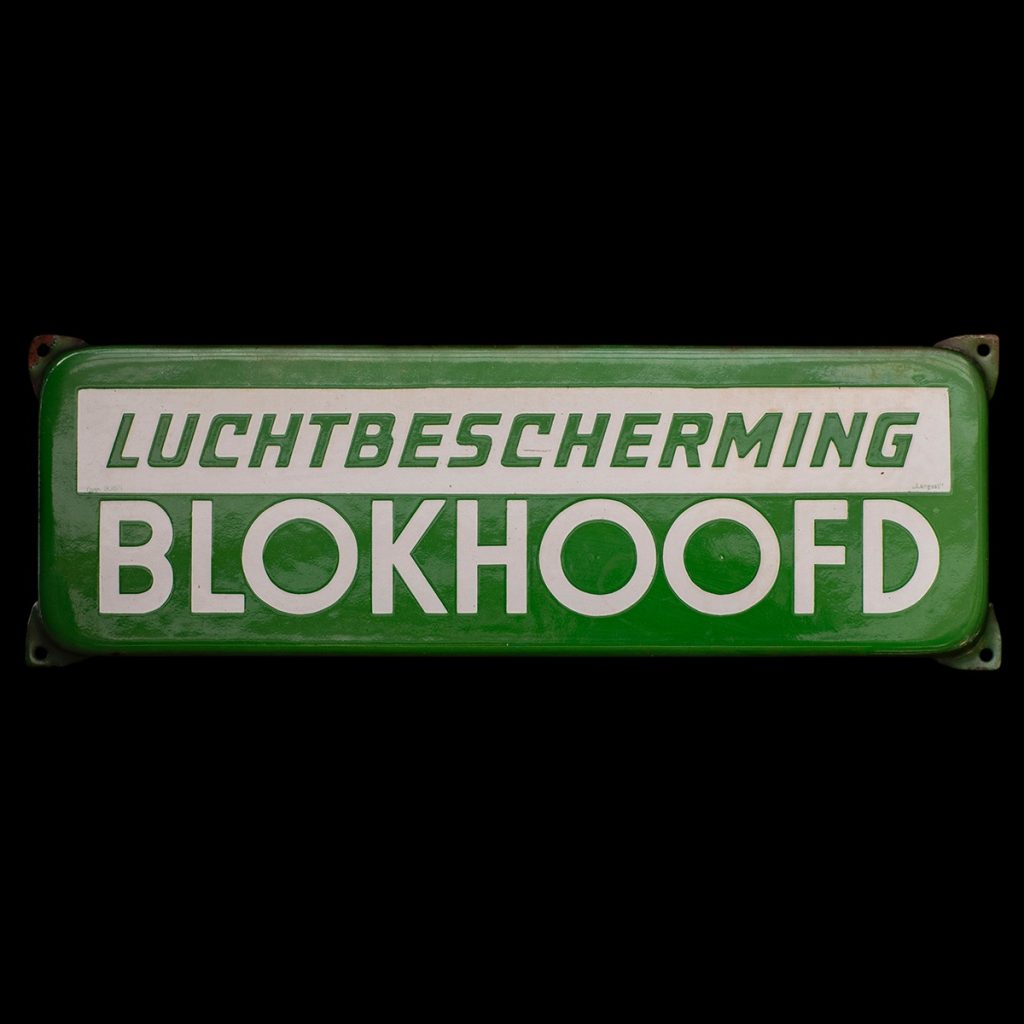 Emaille bordje Luchtbescherming Blokhoofd (afkomstig uit Rotterdam – Kralingen)