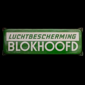 Emaille bordje Luchtbescherming Blokhoofd (afkomstig uit Rotterdam – Kralingen)