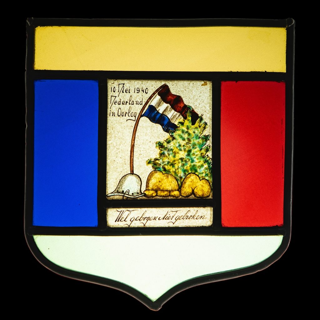 10 Mei 1940 Nederland in Oorlog – Wel Gebogen Niet Gebroken glas in lood