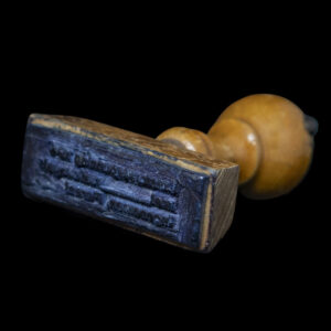 Inktstempel met de tekst: Luistervergunning 194… met: … radiozegels – IngeschrevenParceel