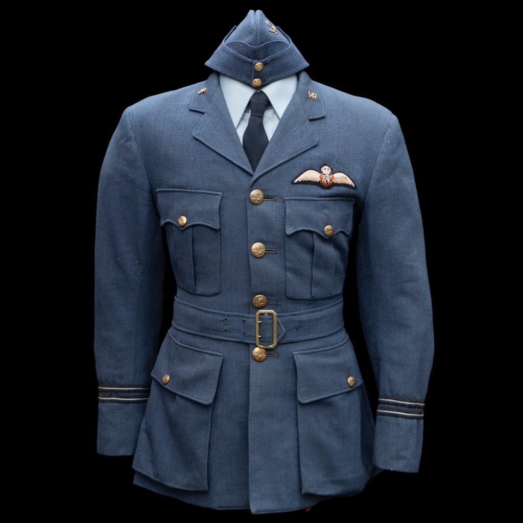 Uniform jas en cap van Flight Lt. Arthur Gordon Richardson
