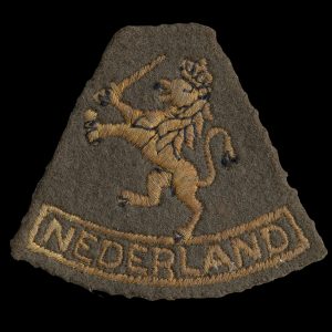Mouwleeuw pre 1943 Engelse Aanmaak Geweven Op Vilt.