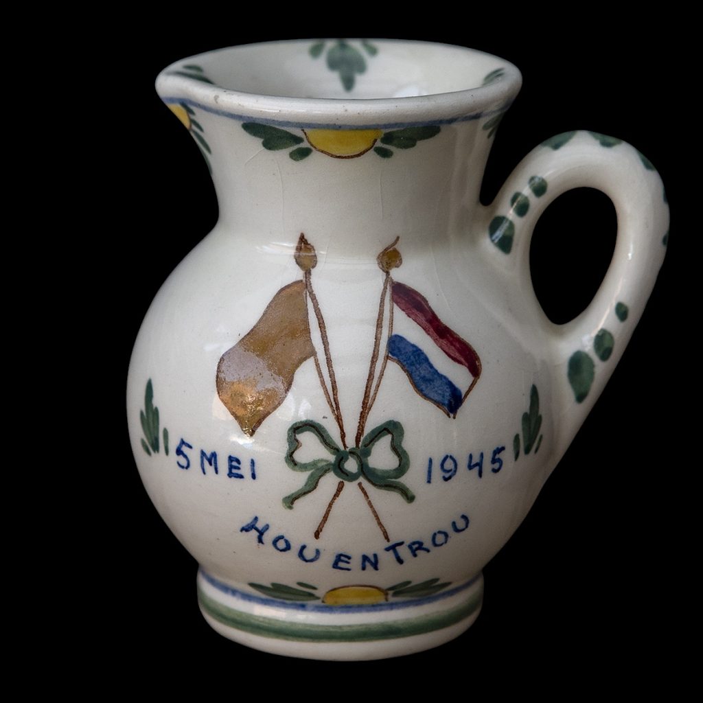 Vaasje 5 Mei 1945 Hou en Trou