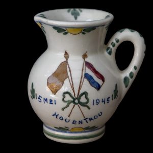 Vaasje 5 Mei 1945 Hou en Trou