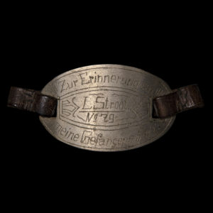 Armbandje ‘Zur Erinnerung an meine Gefangschaft L. Strom No.79’