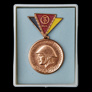 DDR Orden Reservist der Nationalen Volksarmee NVA in Brons