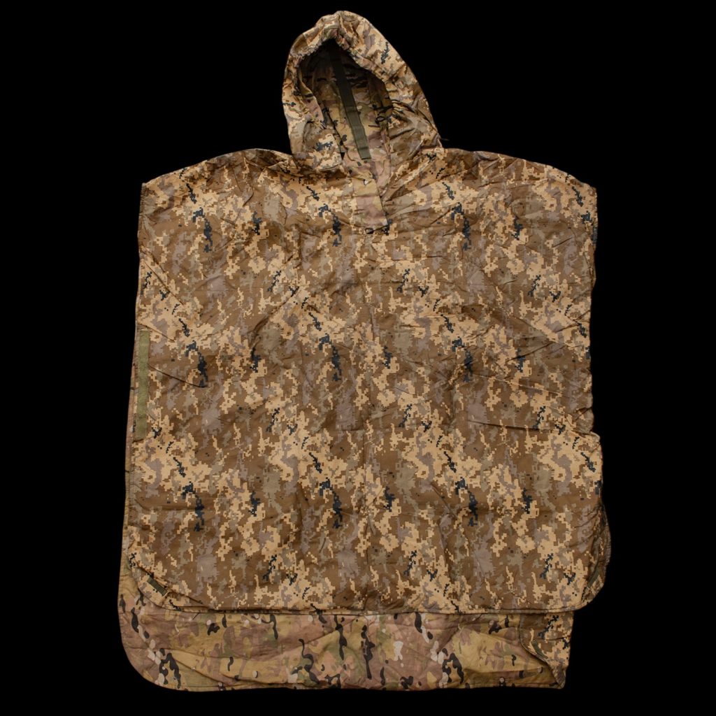 Oekraïense anti-drone poncho gesigneerd callsign ‘Advokat’ 3rd Assault Brigade