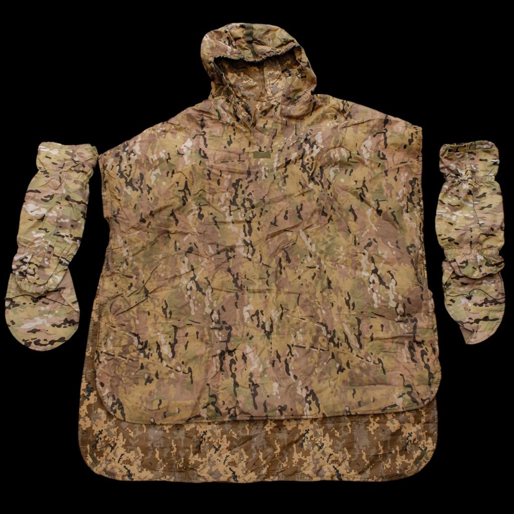 Oekraïense anti-drone poncho gesigneerd callsign ‘Advokat’ 3rd Assault Brigade