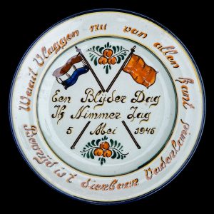 Waait Vlaggen nu van allen kant – Bevrijd is ’t dierbaar Vaderland