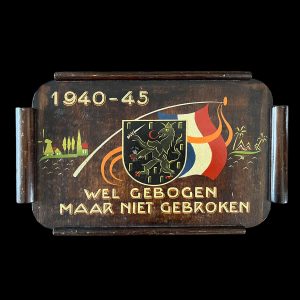 Dienblad 1940-45 Wel Gebogen Maar Niet Gebroken