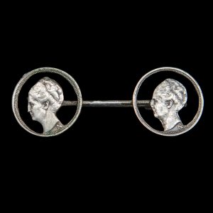 Broche ‘stil verzet’