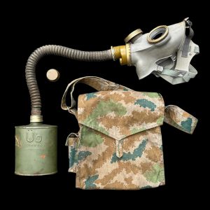 NVA Flächentarn gasmaskertas met inhoud jaren 60