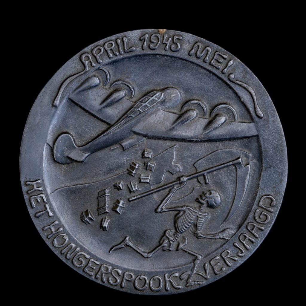 Bord ‘April 1945 Mei Het Hongerspook Verjaagd’