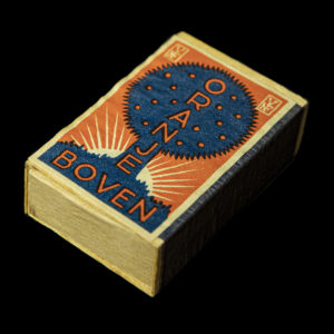 ORANJE BOVEN luciferdoosje