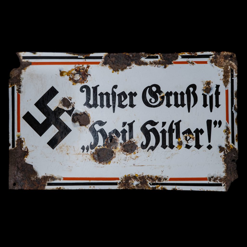 Emaille plaat “Unser Gruss ist Heil Hitler!’
