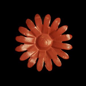 Oranje bloem speld