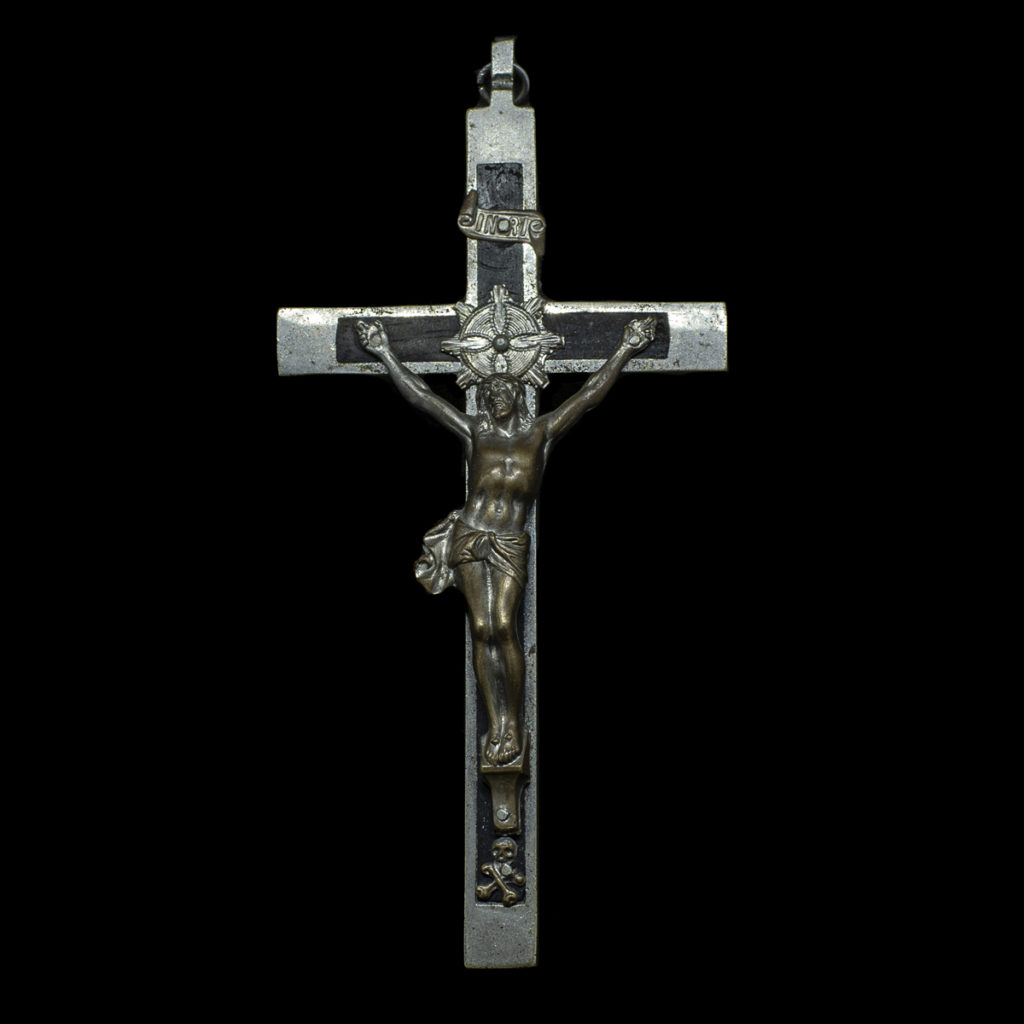 Katholiek kruis gedragen door Duitse kapelanen