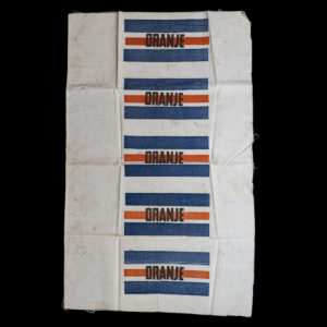 5 BS Oranje armbanden op ‘de rol’