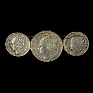 Broche ‘stil verzet’