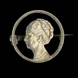 Broche ‘stil verzet’