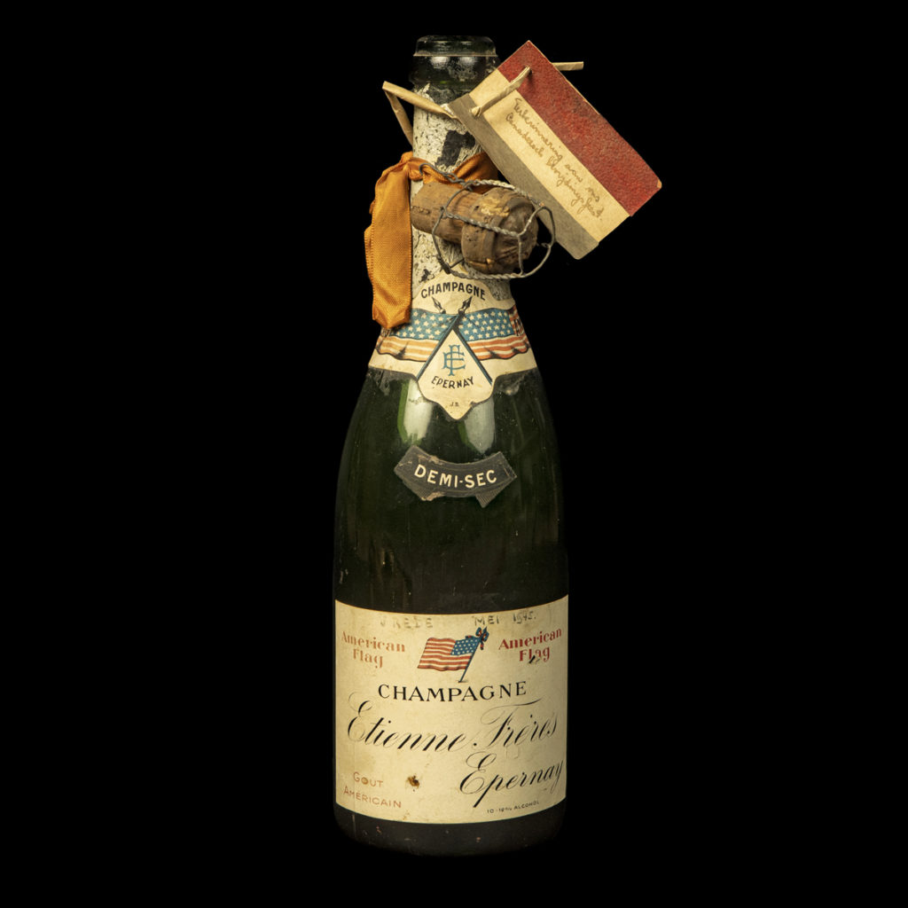 Champagnefles bevrijding Canadezen regio Utrecht 1945
