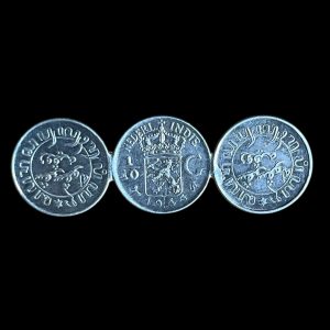 Broche gemaakt van Indische munten